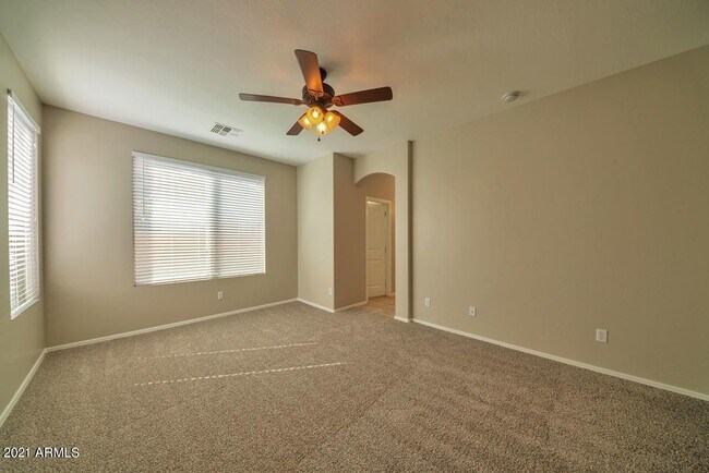 Building Photo - 4063 E Cherry Hills Dr