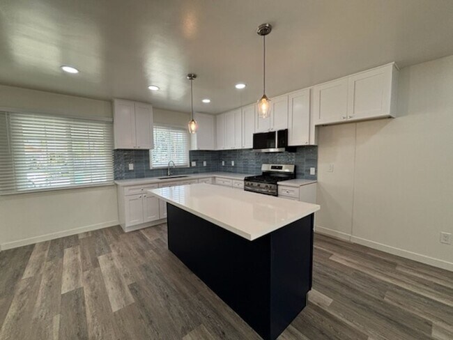 Building Photo - 5704 Wisteria Dr
