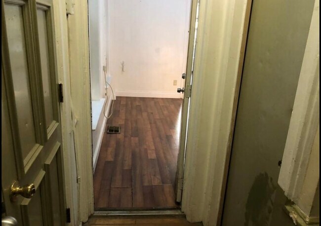 Building Photo - 1014 N Paulina St