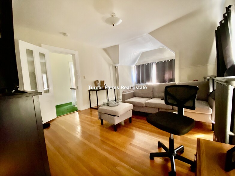 Primary Photo - 35 Parsons St