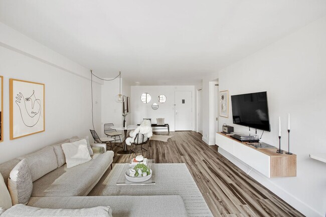 Building Photo - 330 W 58th St