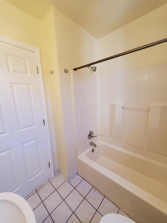 Building Photo - Large 3BR/1BA townhome in the Oliver neighborhood of East Baltimore