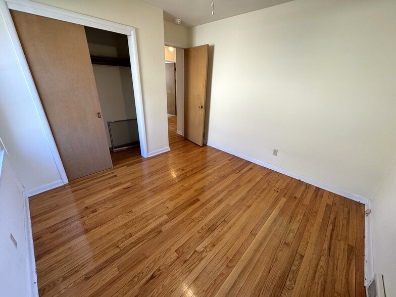 Building Photo - 401 Palomino Ln