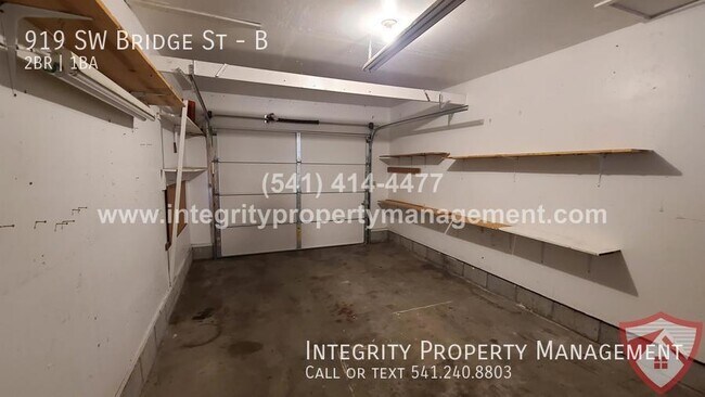 Building Photo - 919 SW Bridge St