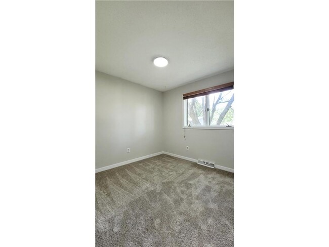 Building Photo - 512 Nelson Ct