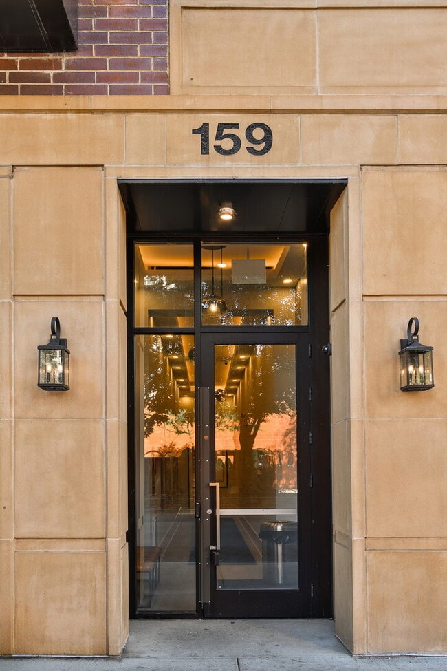 Building Photo - 159 W North Ave