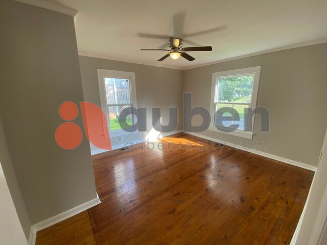 Building Photo - Cozy 2 Bed 1 Bath Home in Northshore! Enjo...