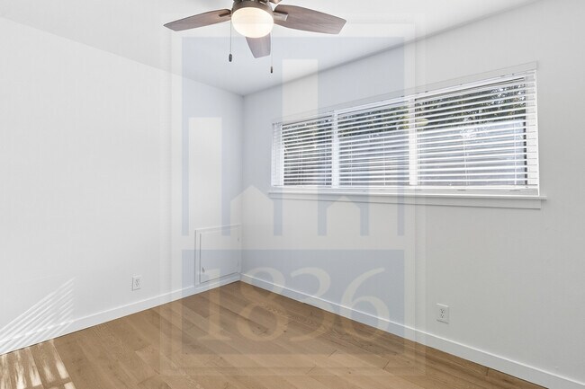 Building Photo - 1705 Deerfield Dr