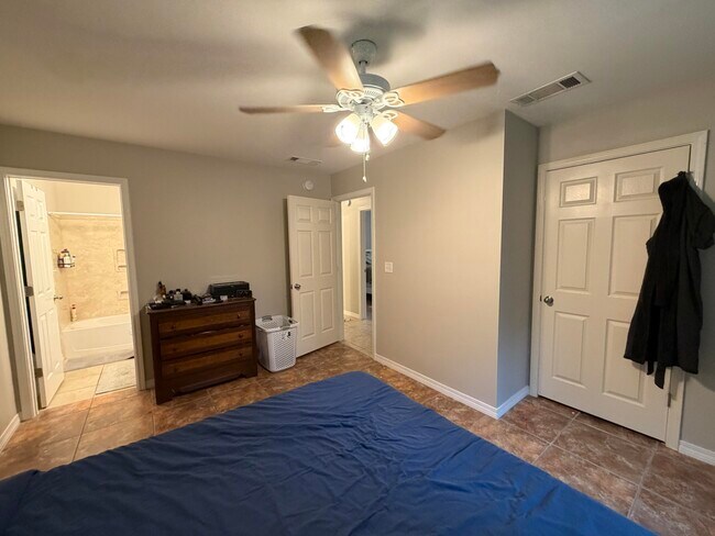 Building Photo - 138 Adams St