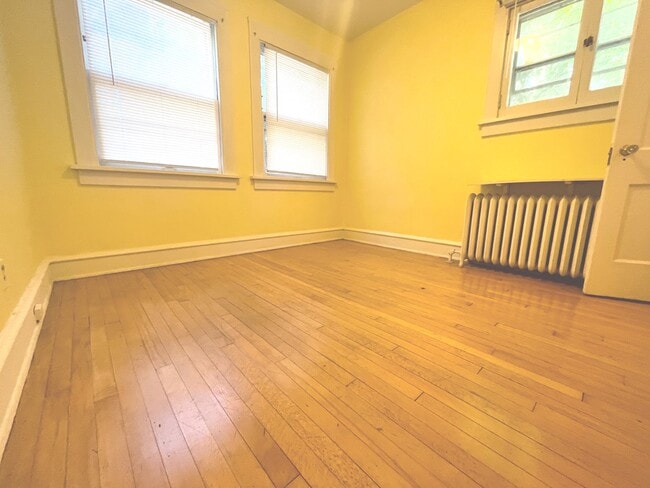 Building Photo - 2533 N Lake Dr