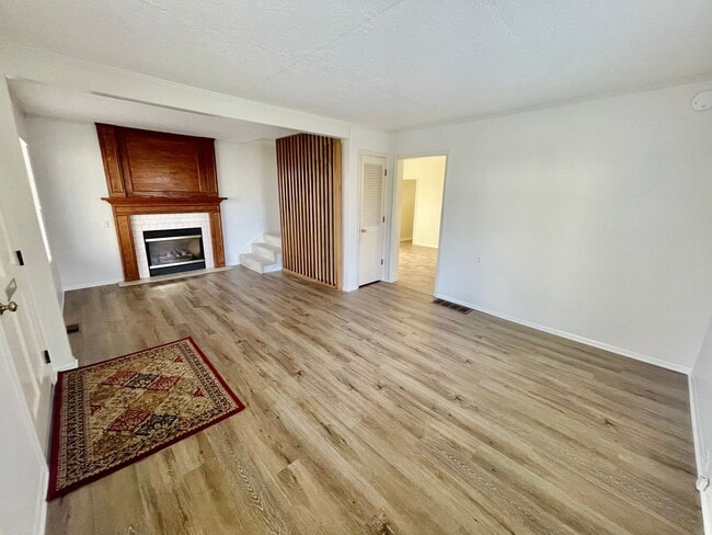 Building Photo - Are you looking for a short 4 Month Lease? Discover 2BD/2B Single-Family Home!