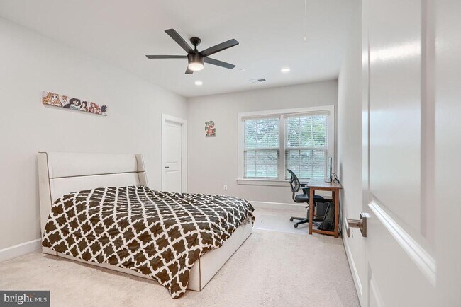 Building Photo - 7123 Starmount Ct