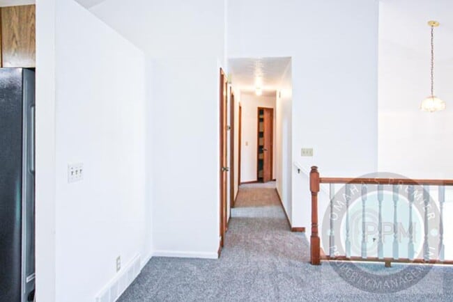 Building Photo - Spacious 3 Bedroom / 3 Bathroom Home!