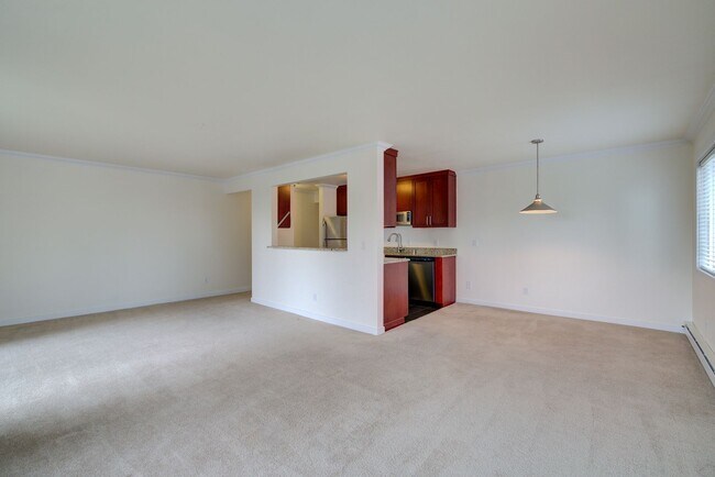 Building Photo - 3Bd/1.75Ba Seattle Condo