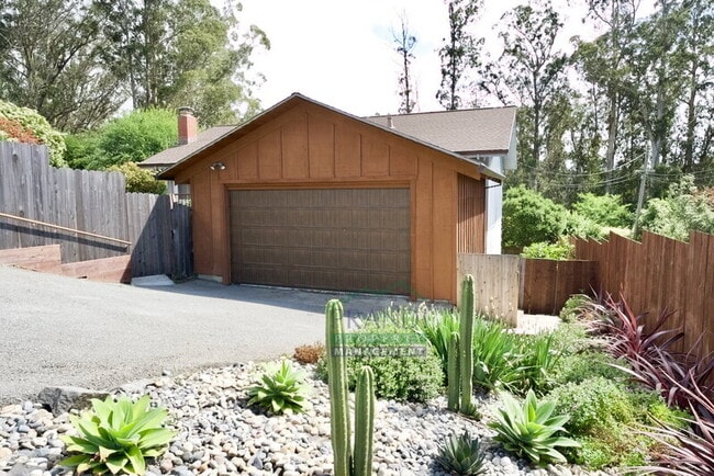 Building Photo - 801 Chamberlain Ct