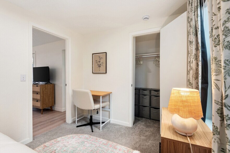 Building Photo - 838 SE Tacoma St