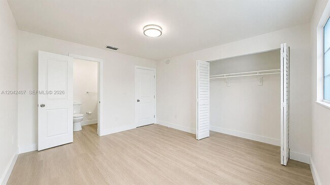 Building Photo - 1670 W 42nd St