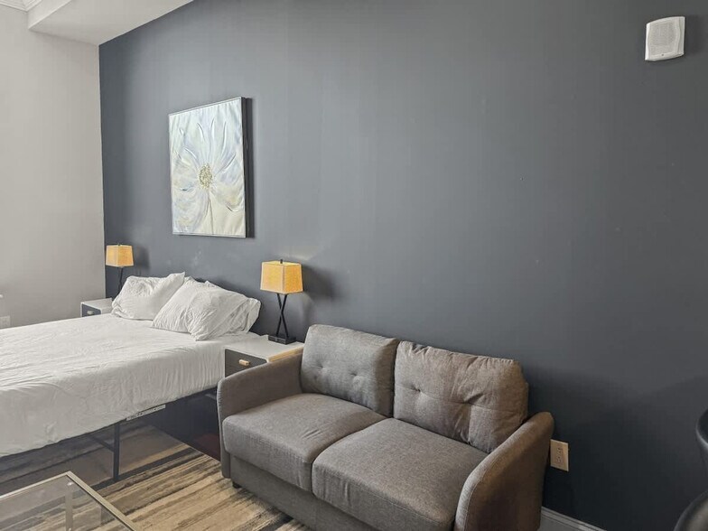 Building Photo - 1401 N 5th St