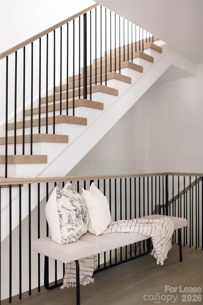 Building Photo - 614 Queens Rd