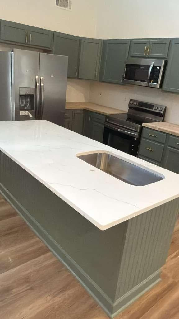 Building Photo - 390 Cologne Dr SE