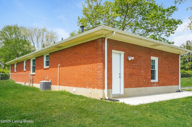 Building Photo - 6102 Jessamine Ln
