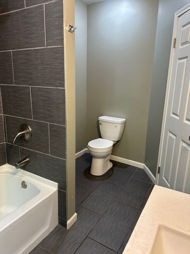 Building Photo - $250 OFF 1ST MONTH RENT! Charming 2-Bedroom Home in the Heart of Fairport Available Now