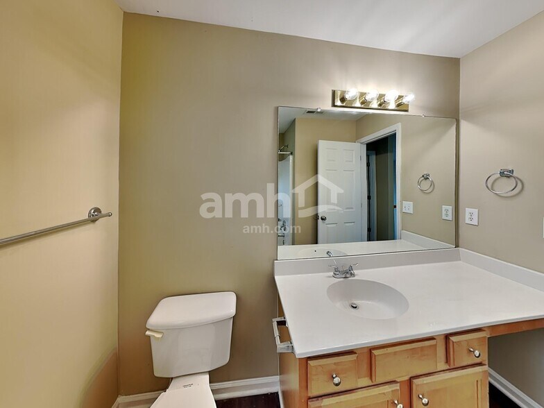 Building Photo - 3380 Lake Breeze Ct