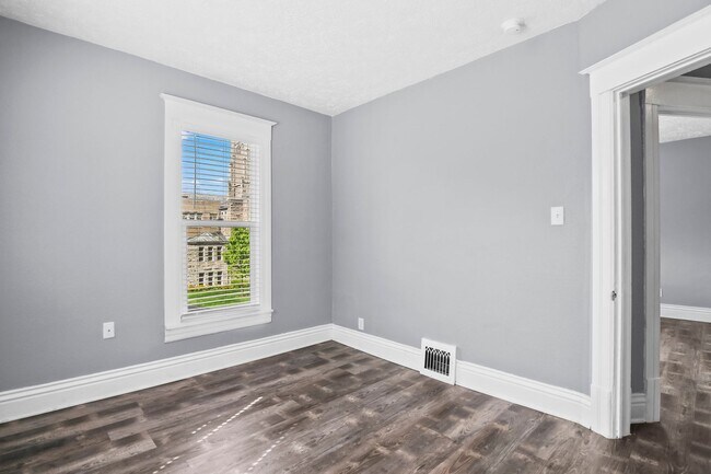 Building Photo - 720 W Edwards St