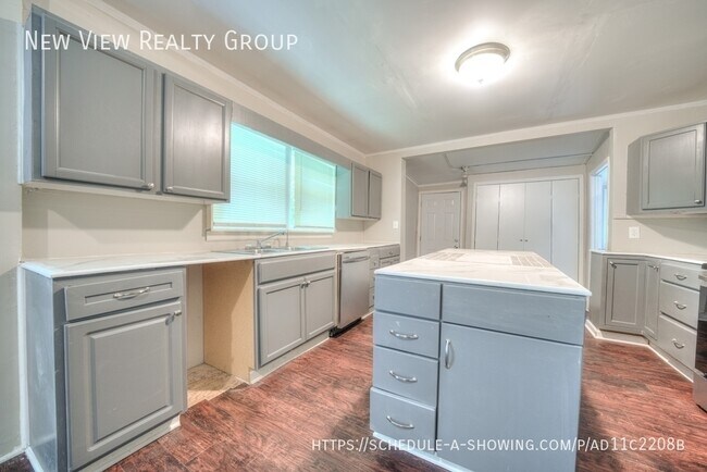 Building Photo - 620 N Moran St