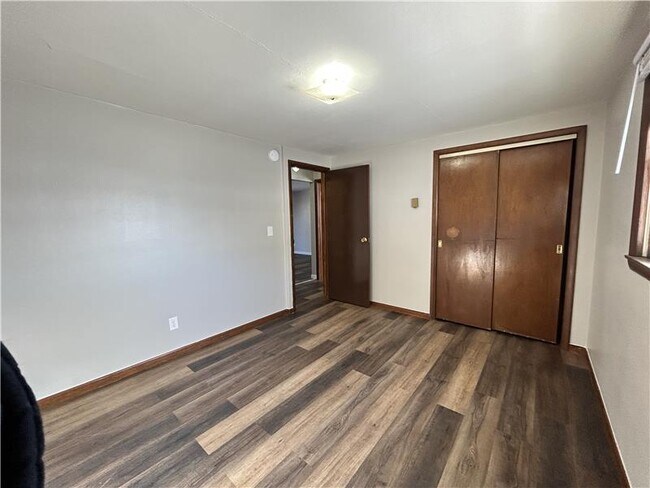 Building Photo - 98 View St