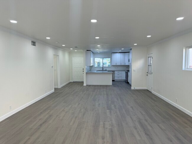 Building Photo - 3536 West Ave