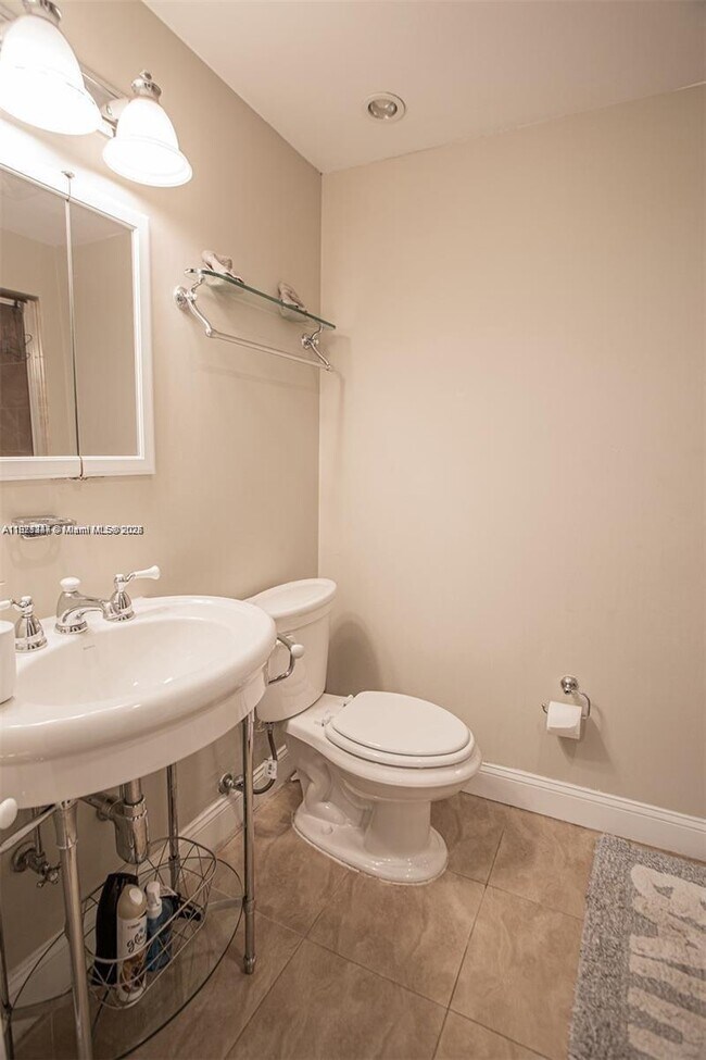 Building Photo - 1531 Moffett St