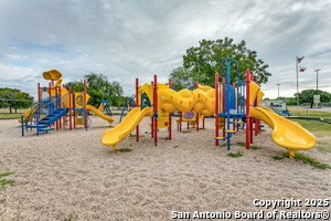 Building Photo - 816 Hickory Hill Dr