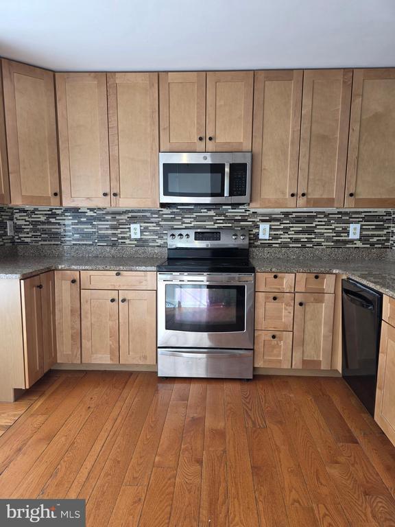 Building Photo - 529 Schooner Way