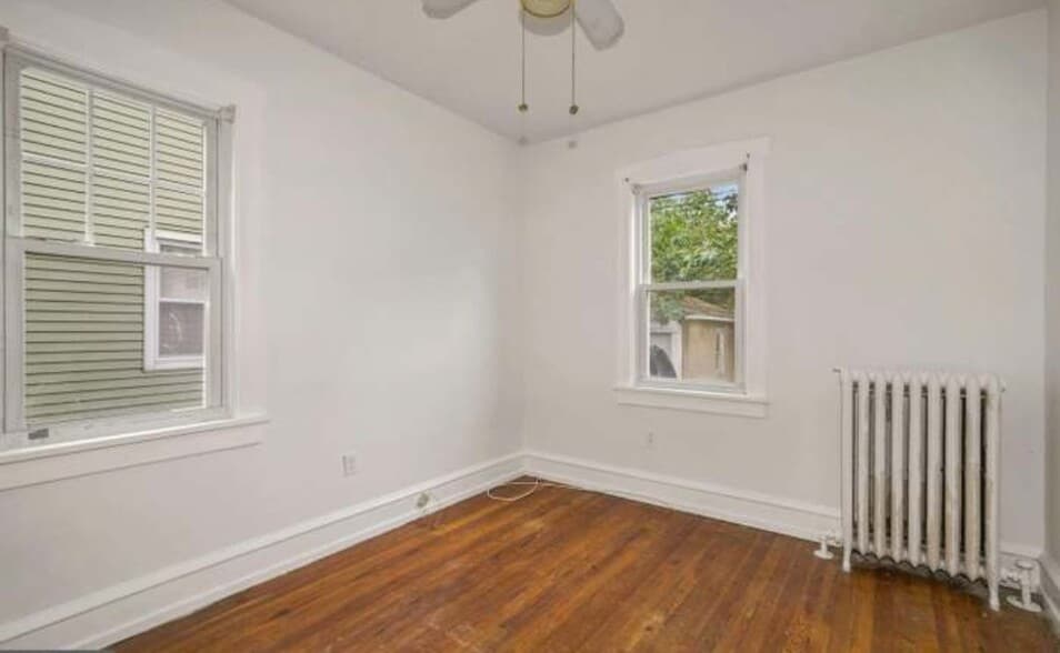Small Bedroom - 20 E Coulter Ave