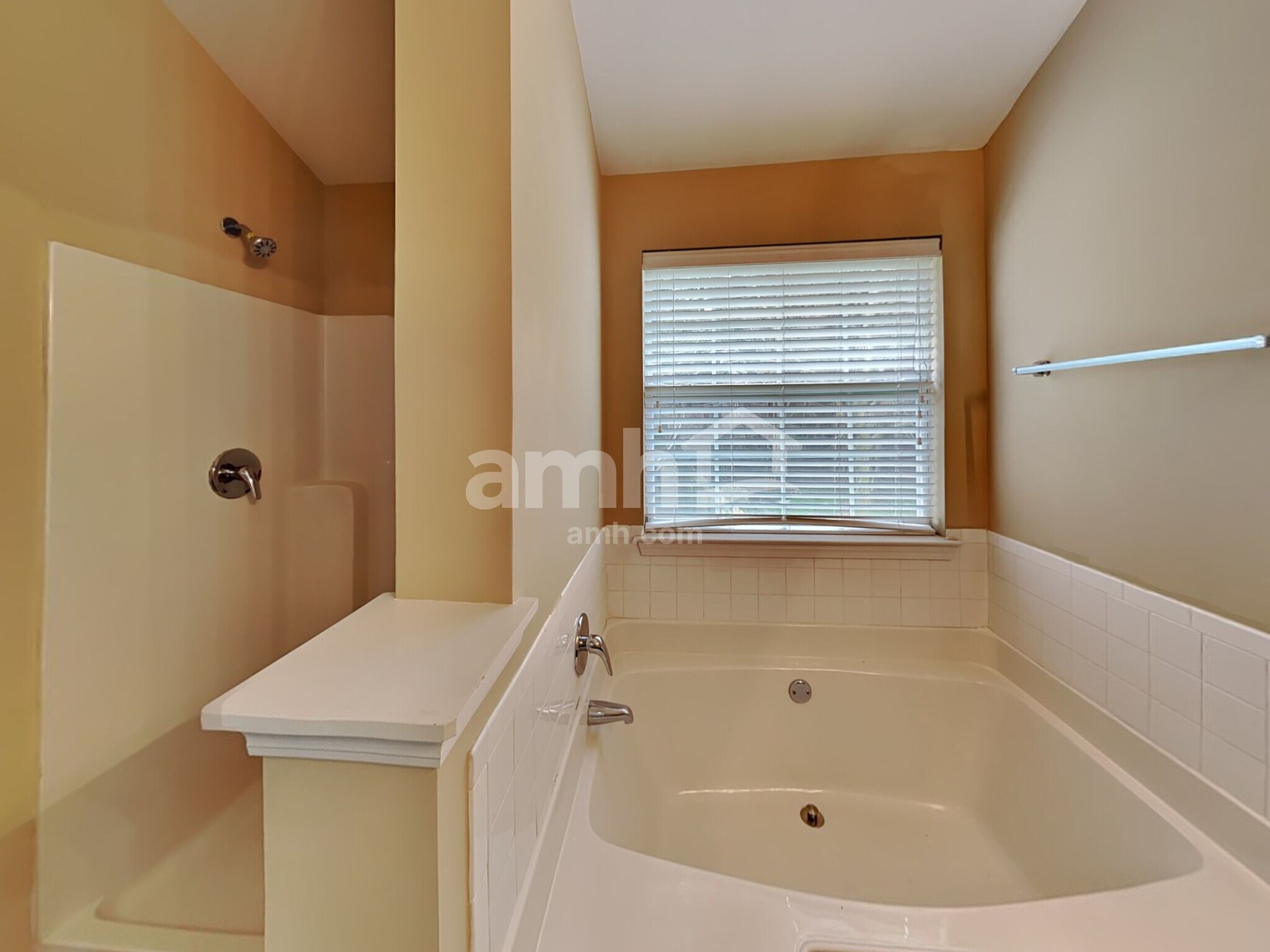 Building Photo - 118 Hidden Creek Dr