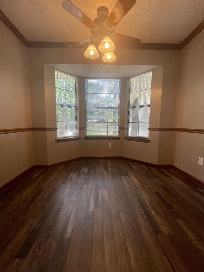Building Photo - Sherwood Oasis