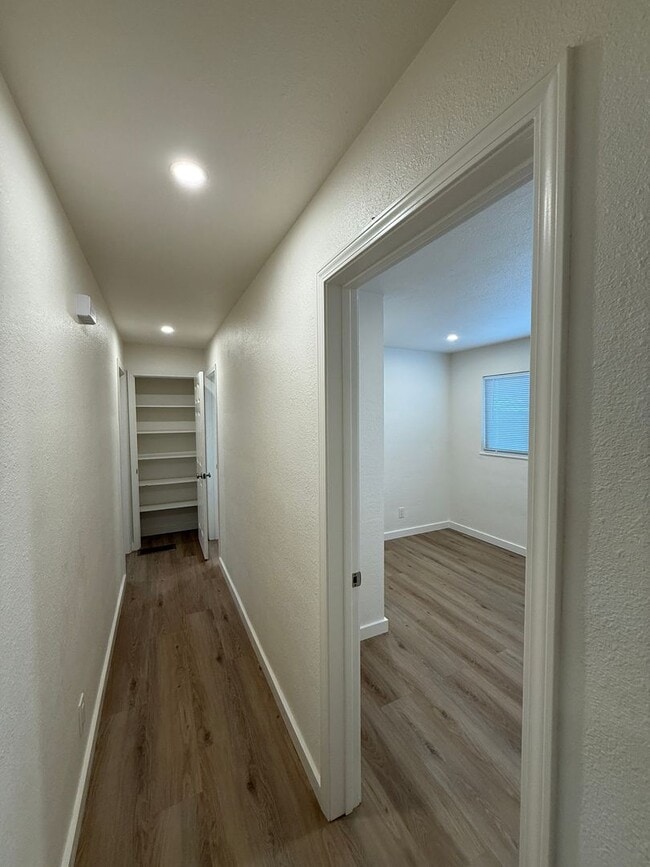 Building Photo - 750 Topaz Dr