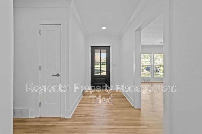 Building Photo - 3807 W Friendly Ave