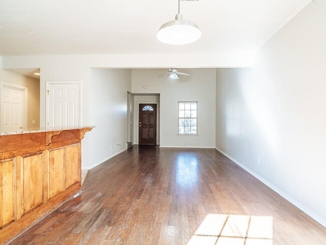 Building Photo - 3007 SW Amberwood Ave