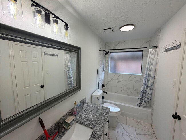 Building Photo - 2644 Hadley Cir