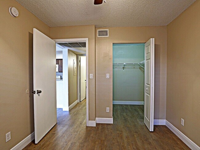 Building Photo - Mystic Gardens 5319-1905