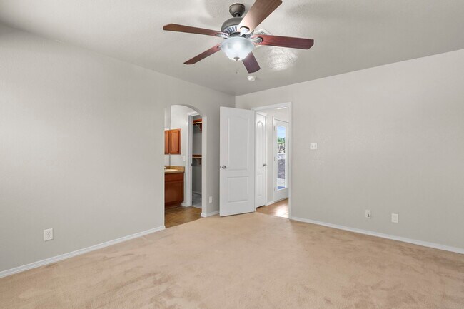 Building Photo - 2300 Glitter Point