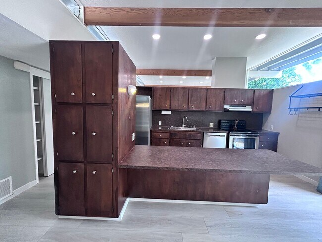 Building Photo - Three Bedroom Two Bathroom Home with Den/Home Office