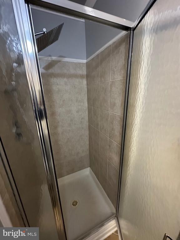 Building Photo - 9708 Lake Point Ct