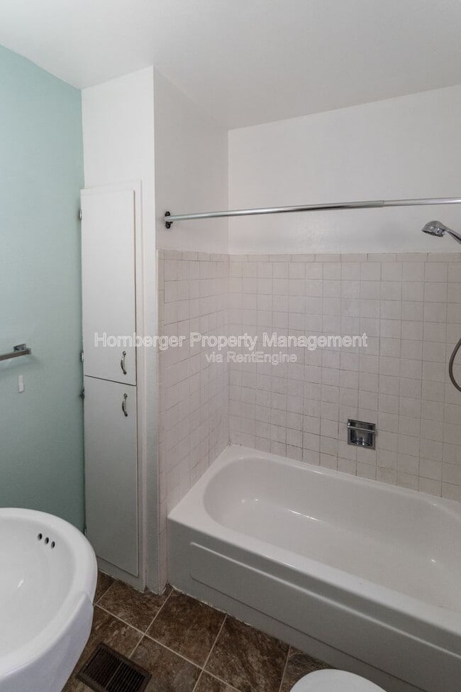 Building Photo - 707 E Providence Ave