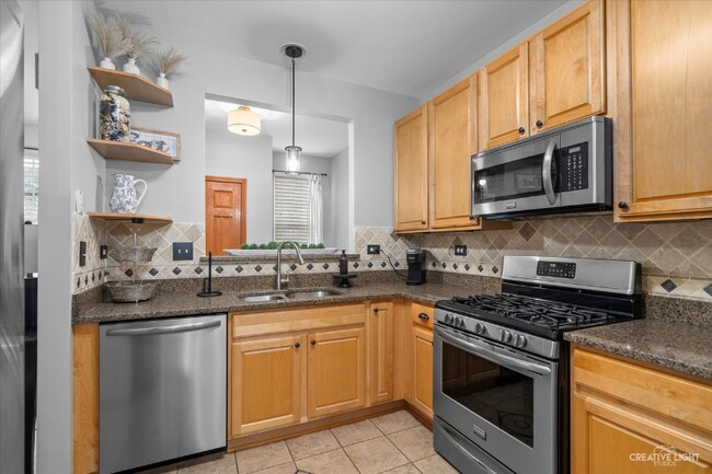 Building Photo - 2437 Oneida Ln