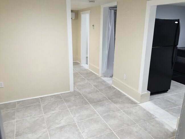 Building Photo - North Hyde Park 1 Bedroom Guest House