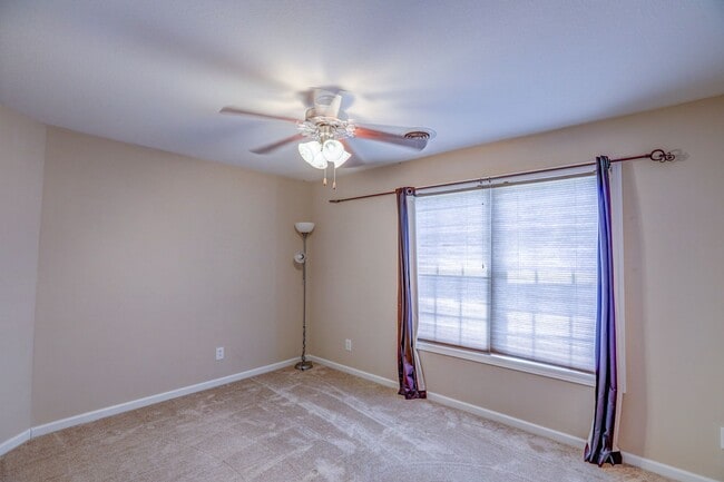 Building Photo - 2108 Pleasant View Dr