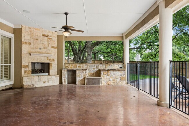 Building Photo - 2101 Miracle Point Dr